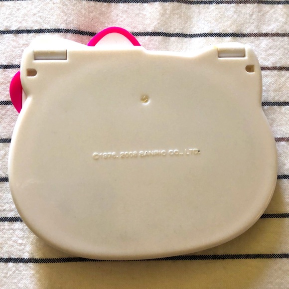 Hello Kitty Compact Mirror - Picture 2 of 11